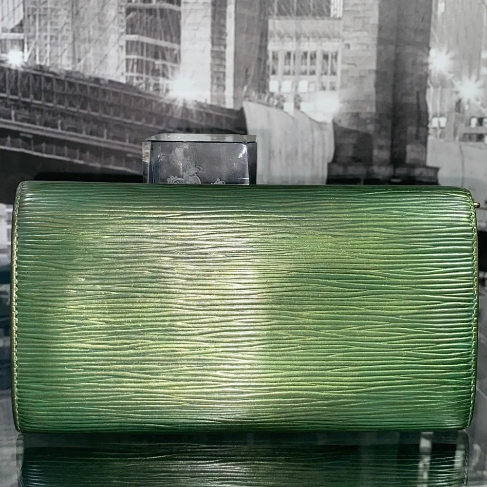 Authentic Rare Louis Vuitton Epi Leather Sarah Wallet